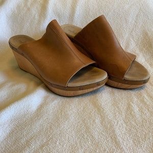 Clarks platform wedge sandals 9.5 W (wide)